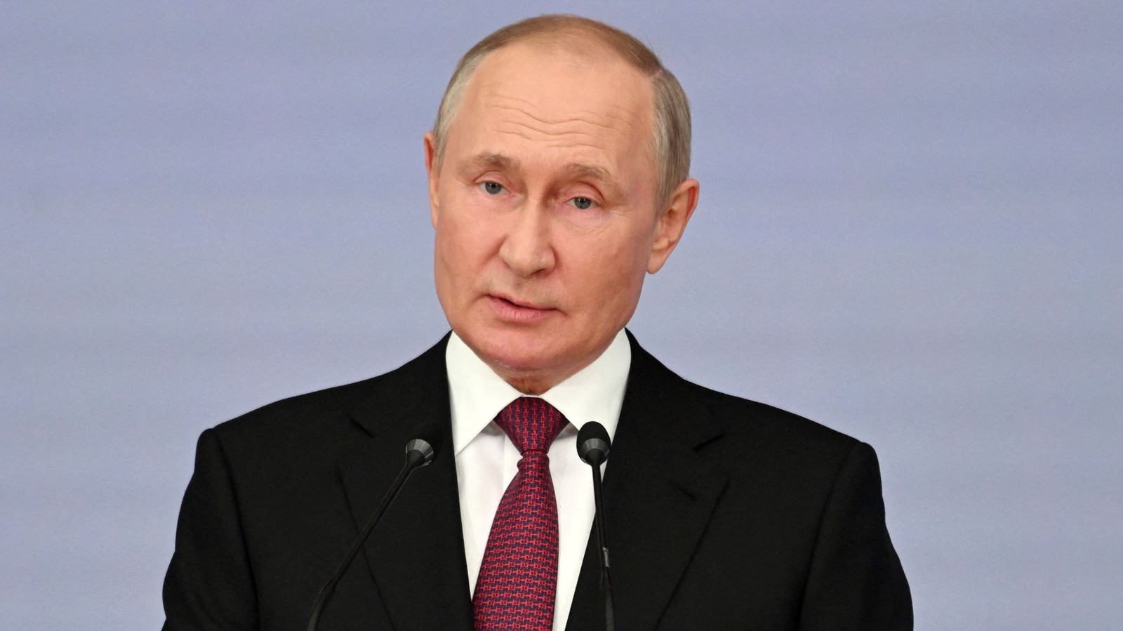 Ex-Vladimir Putin ally threatens London with nukes: Report